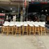 Ghế Bar Chân Gỗ Mặt Ngồi Màu Trắng Cũ