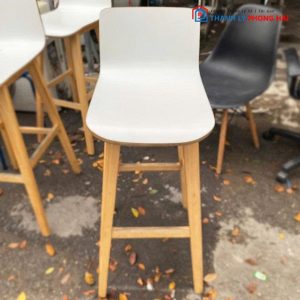 Ghế Bar Chân Gỗ Mặt Ngồi Màu Trắng Cũ