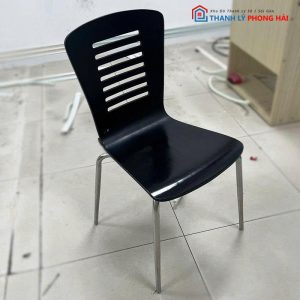 Ghế Nhựa Uốn Cong Cũ Không Tay Vịn