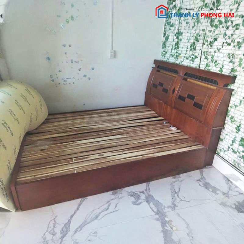 giuong-1m6-go-cn-dau-cao Giường 1m6 Gỗ CN Đầu Cao Chạm Ô Vuông Cũ
