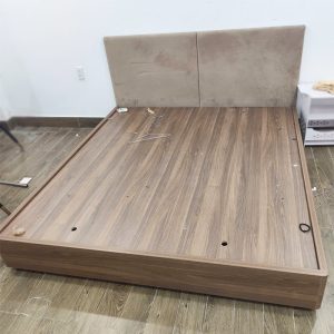 Giường Ngủ 1m8 Gỗ MDF Bệt Đầu Giường Bọc Nhung Cũ