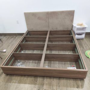 Giường Ngủ 1m8 Gỗ MDF Bệt Đầu Giường Bọc Nhung Cũ