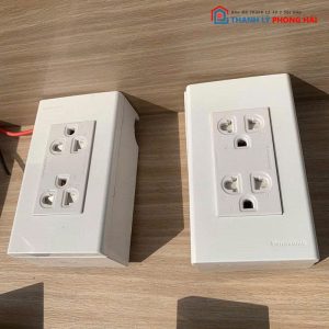 Ổ Cắm Điện Đa Năng Cũ Đẹp