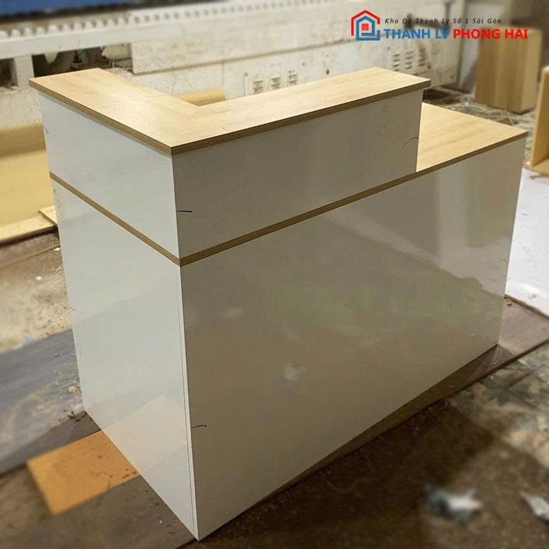 quay-le-tan-chu-l-go-mdf-phoi-trang-5 Quầy Lễ Tân Chữ L Gỗ MDF Phối Trắng Mới 99% (Nhiều Màu)