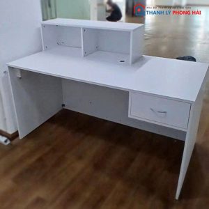Quầy Lễ Tân Gỗ Phối Màu Nan Dọc Cũ