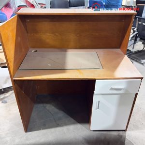 Quầy Thu Ngân Gỗ MDF Phối Mặt Kính Cũ