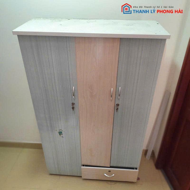 tu-quan-ao-3-canh-thap-go-mdf-cu-2 Tủ Quần Áo 3 Cánh Thấp Nhựa Cũ